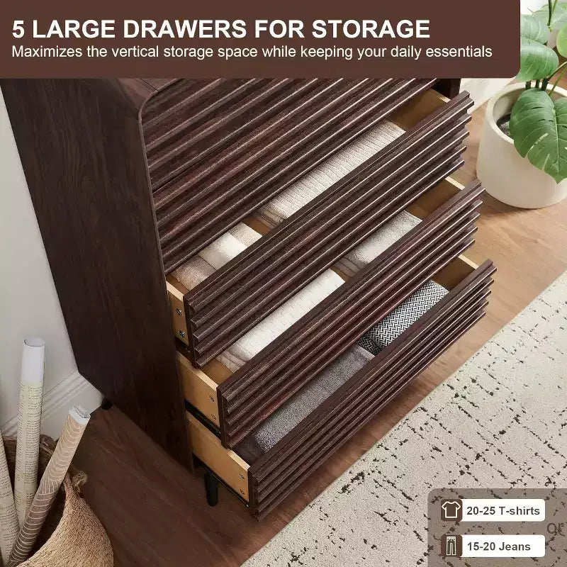 Comò a 5 cassetti, cassettiera alta 122 cm in legno scanalato stile moderno di metà secolo con gambe affusolate per camera da letto, soggiorno, corridoio e ripostiglio