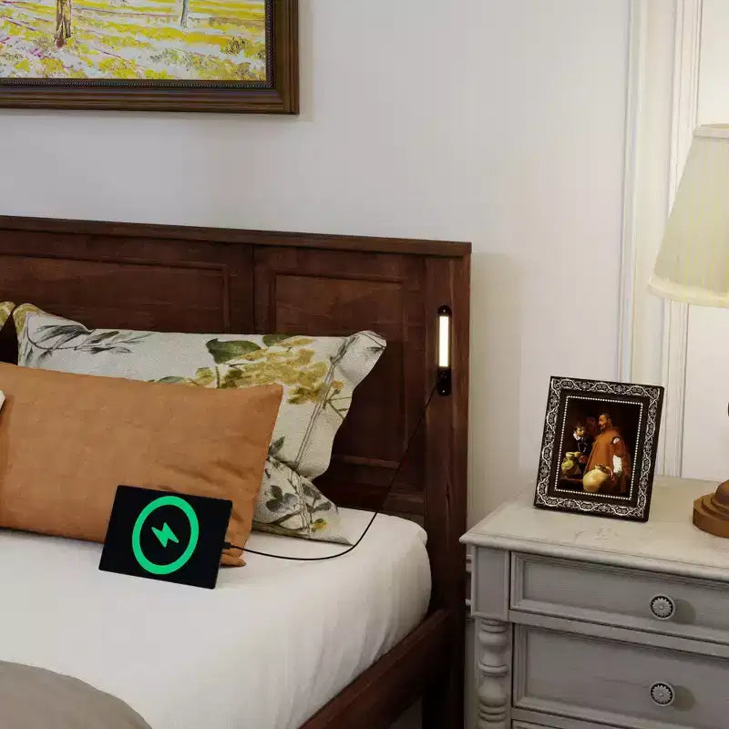 Minnie Modern Pine Wood Bed with Tall-Panel Headboard and Footboard
